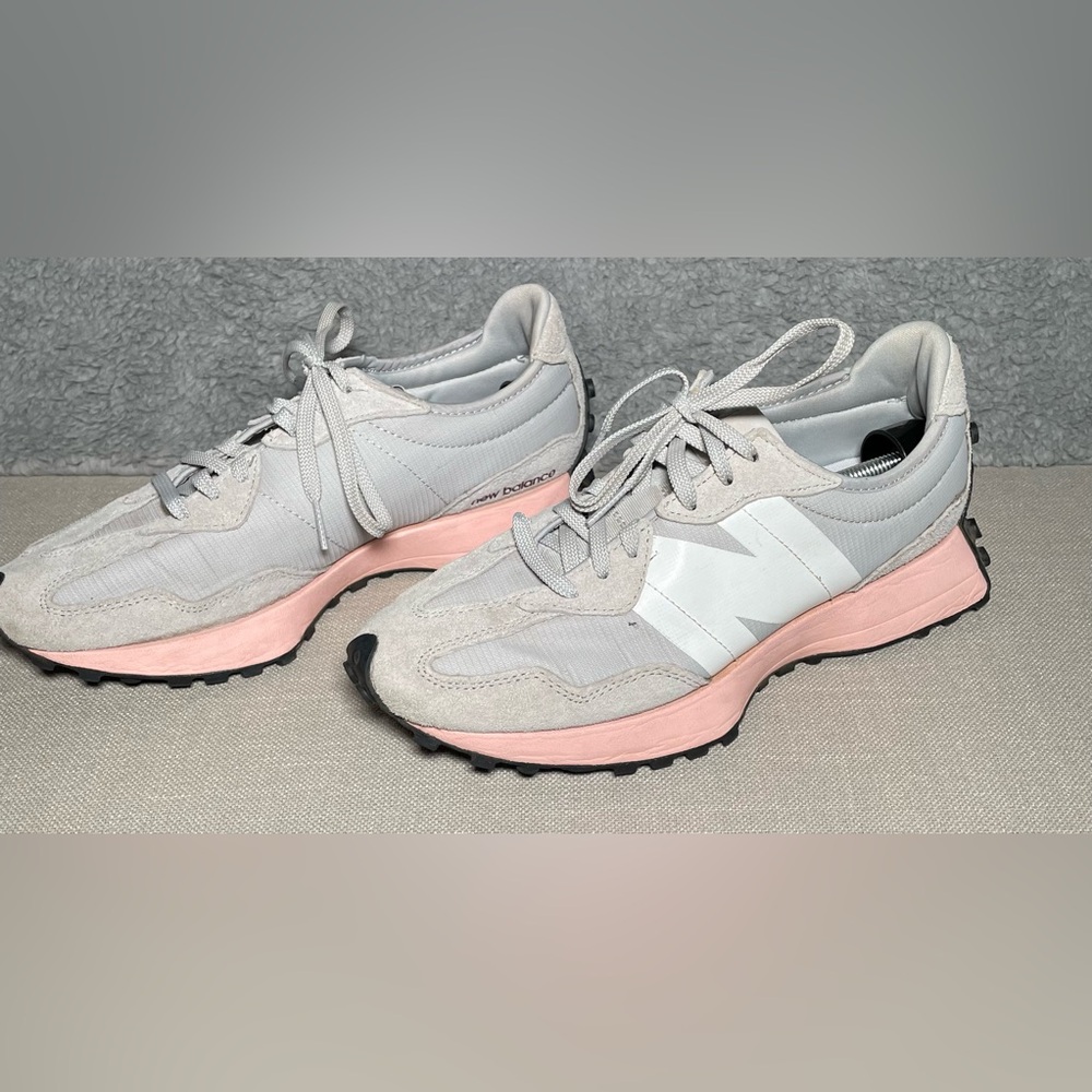 New Balance 327 Womens Shoes, Grey/White, size 9 US